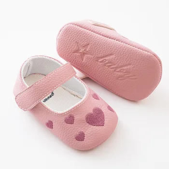 Детская обувь с принтом в виде сердца, повседневная обувь для девочек и мальчиков из искусственной кожи, обувь для малышей, Резиновая мягкая подошва, противоскользящие Первые ходунки, Обувь для новорожденных