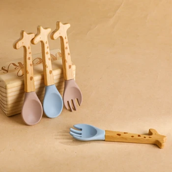 Набор ложек и вилок для обучения кормлению детей из 2 предметов с деревянной ручкой и насадками из пищевого силикона Малыши едят самостоятельно